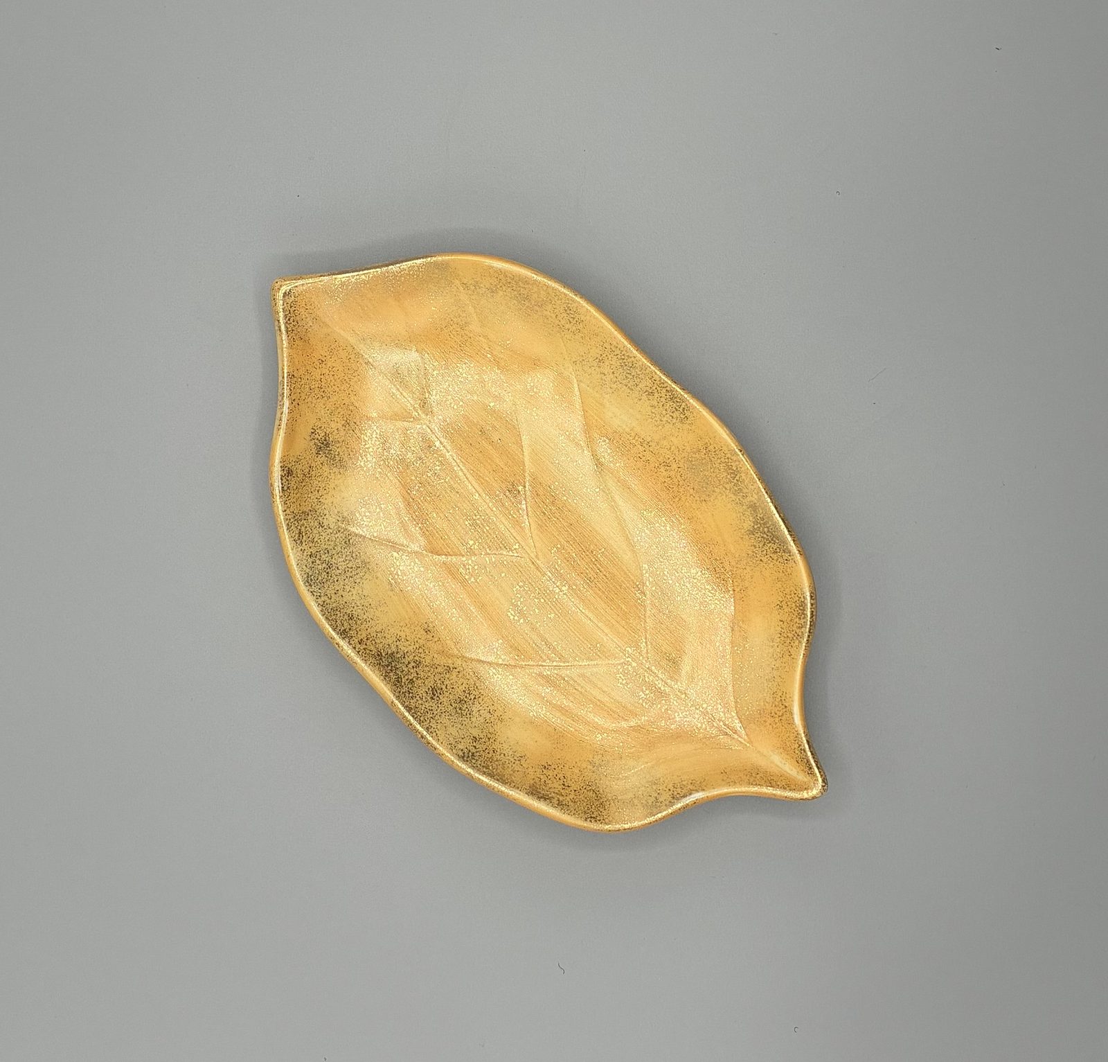 中皿　リーフ型　金彩（4枚目）