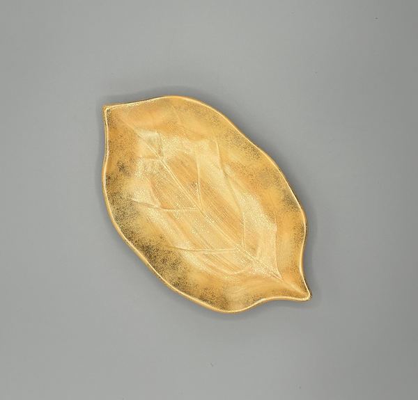 中皿　リーフ型　金彩（4枚目）