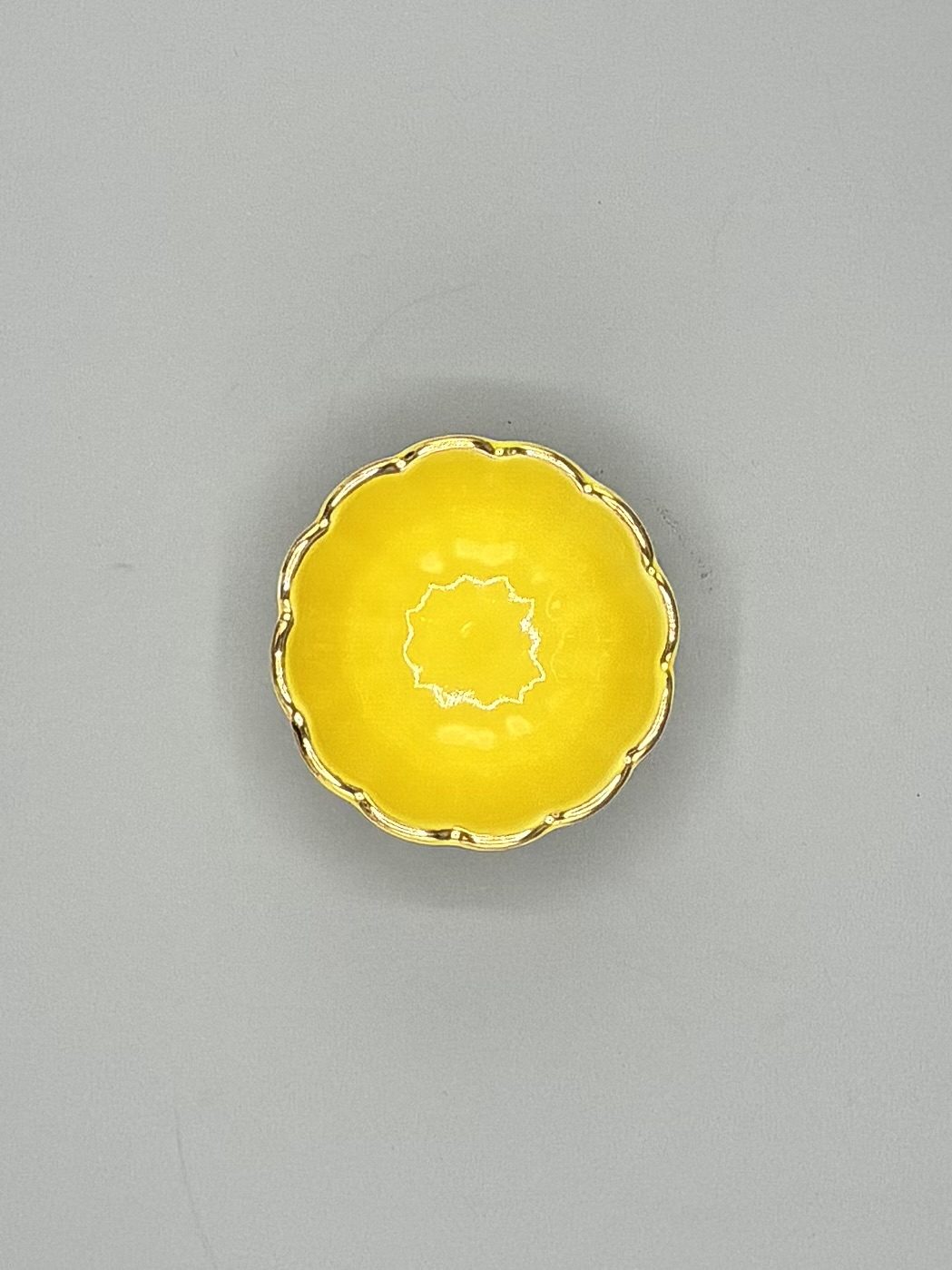 小鉢　黄　菊　金縁　足付き（3枚目）