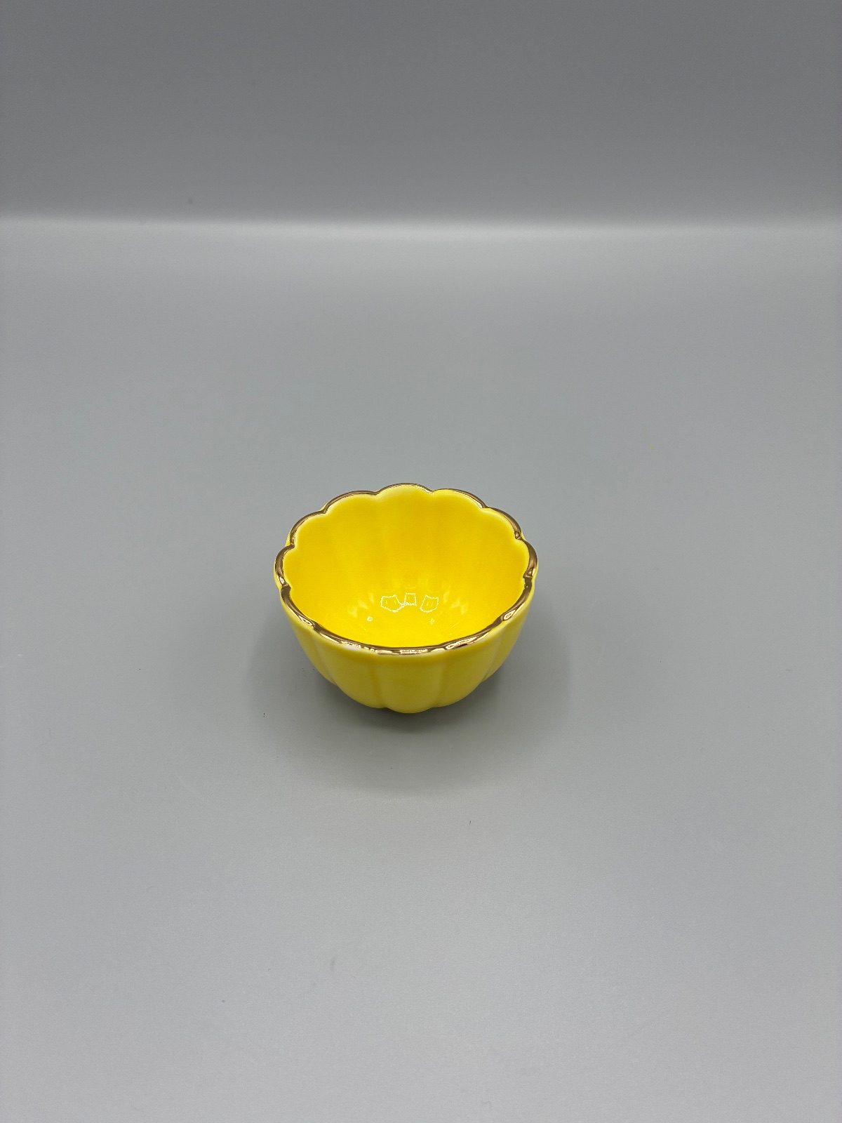 小鉢　黄　菊　金縁　足付き（2枚目）