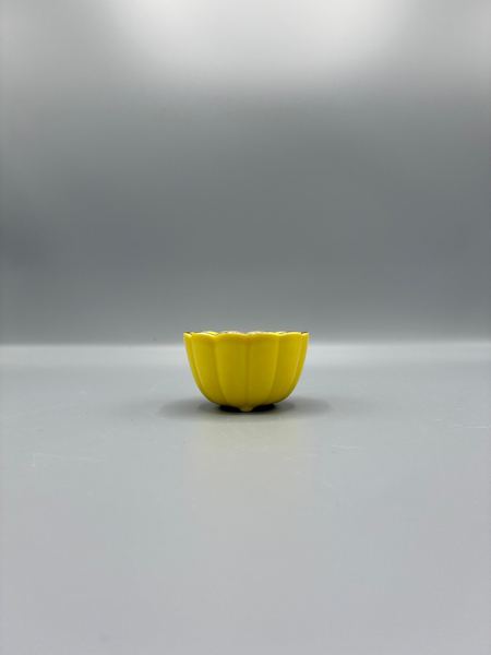 小鉢　黄　菊　金縁　足付き